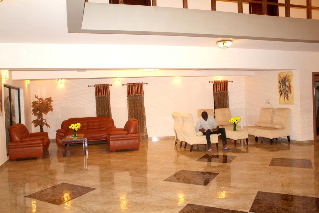 Hotel Лубумбаши Экстерьер фото