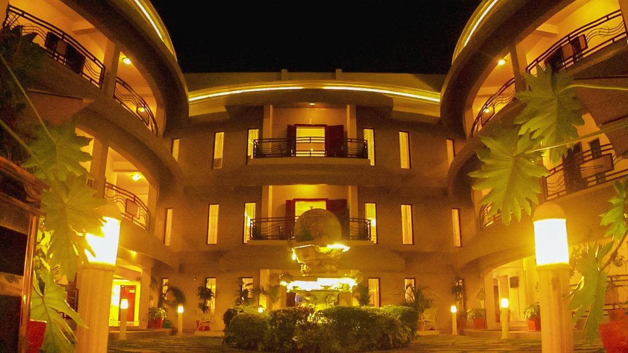 Hotel Лубумбаши Экстерьер фото